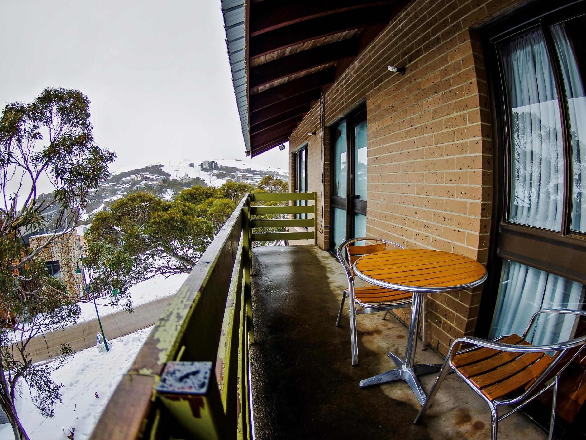 Family Room with Balcony - Alpine