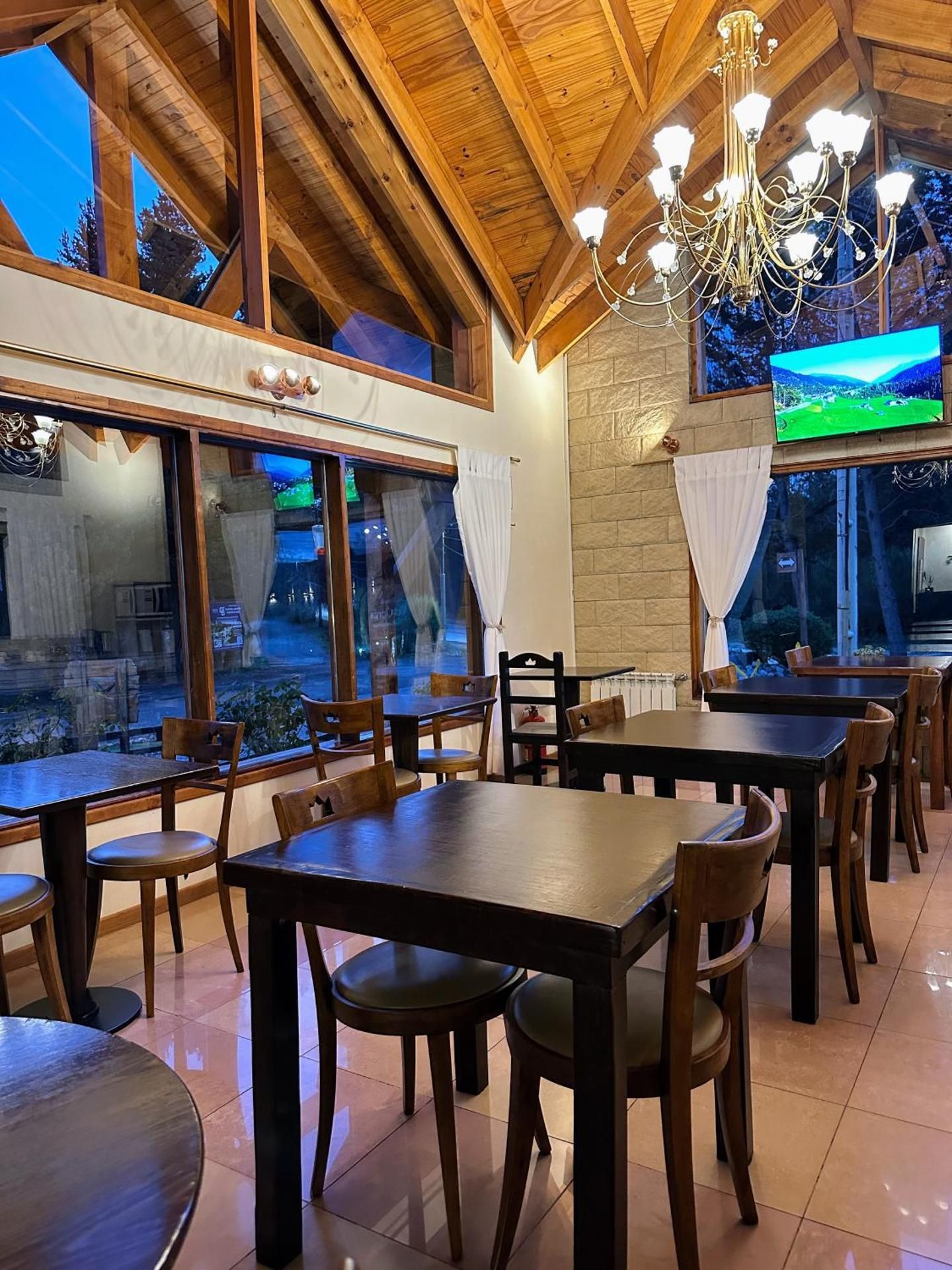 shared lounge/tv area