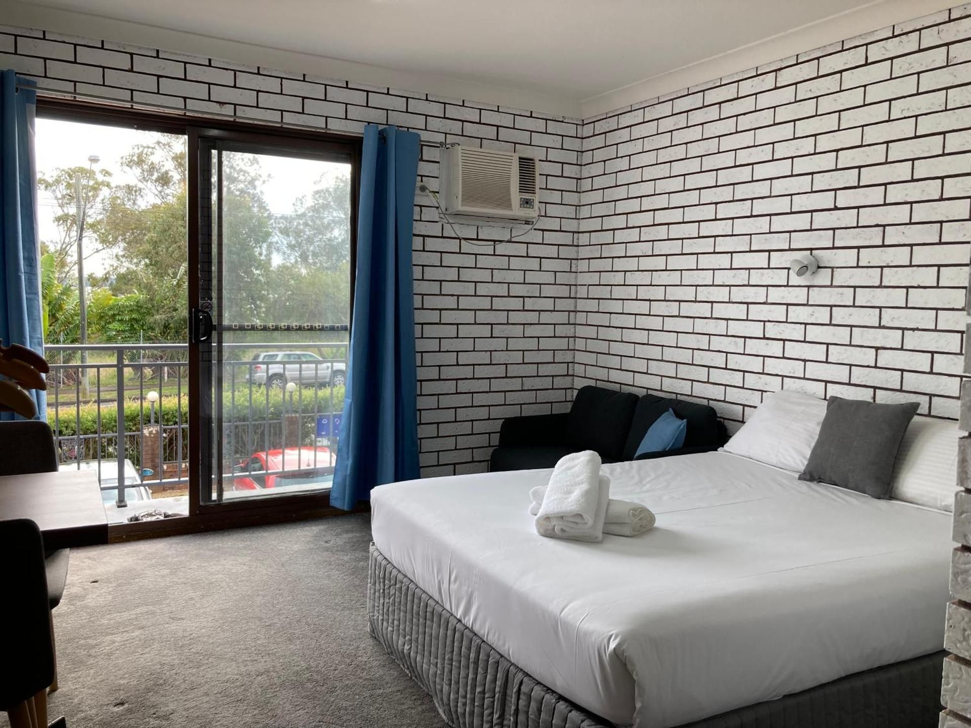Standard Queen Room