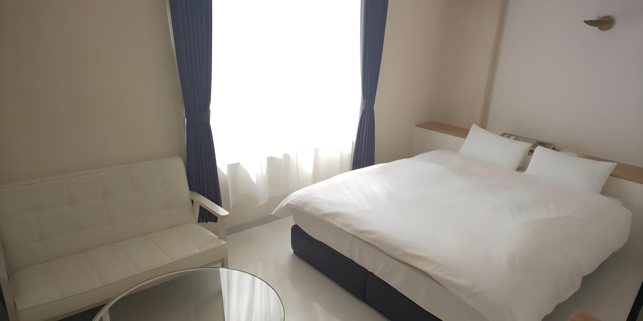 Double Room 1 - Smoking Allowed, No Pets