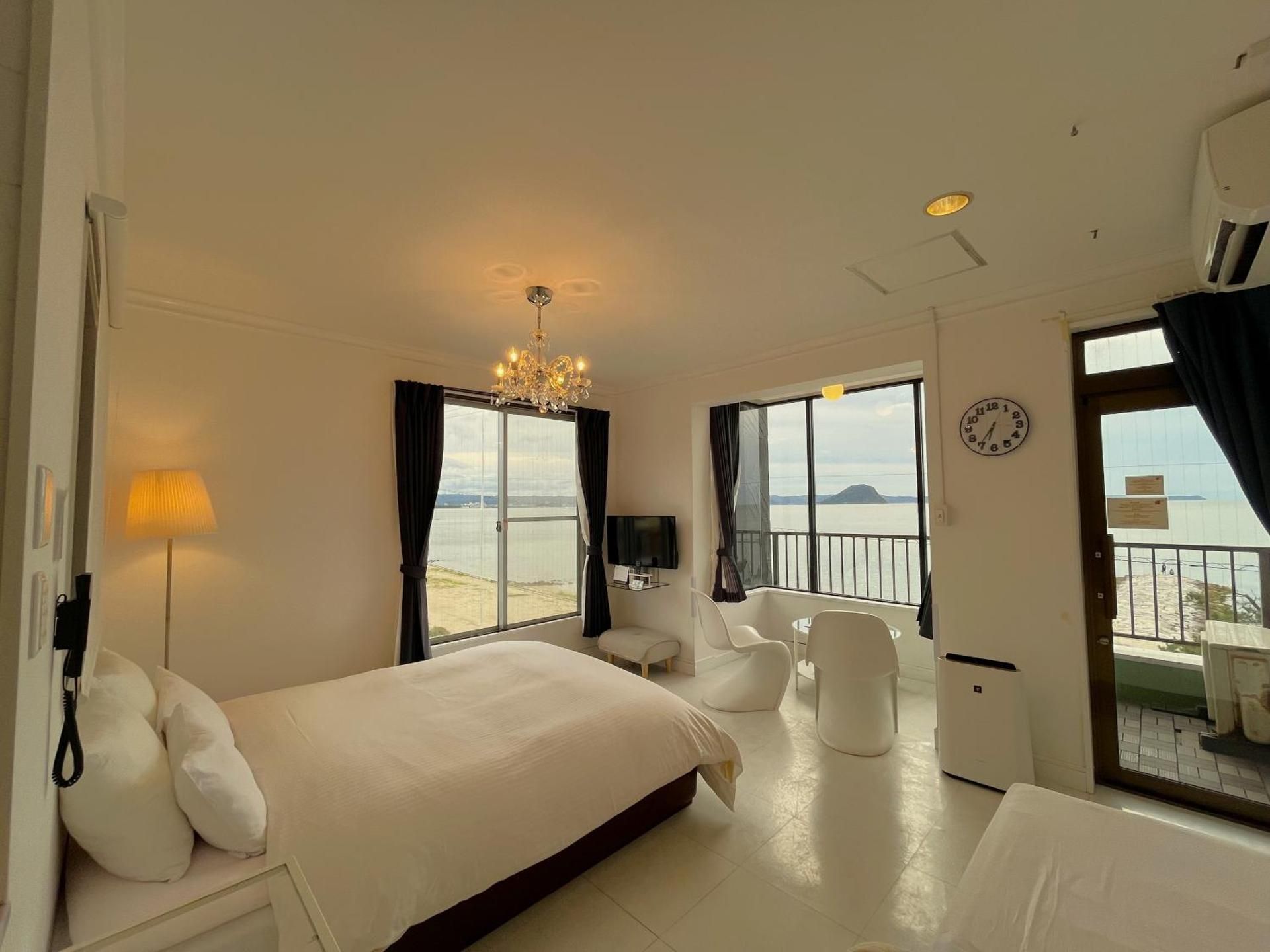 Twin Room Sea View - Non-Smoking, No Pets