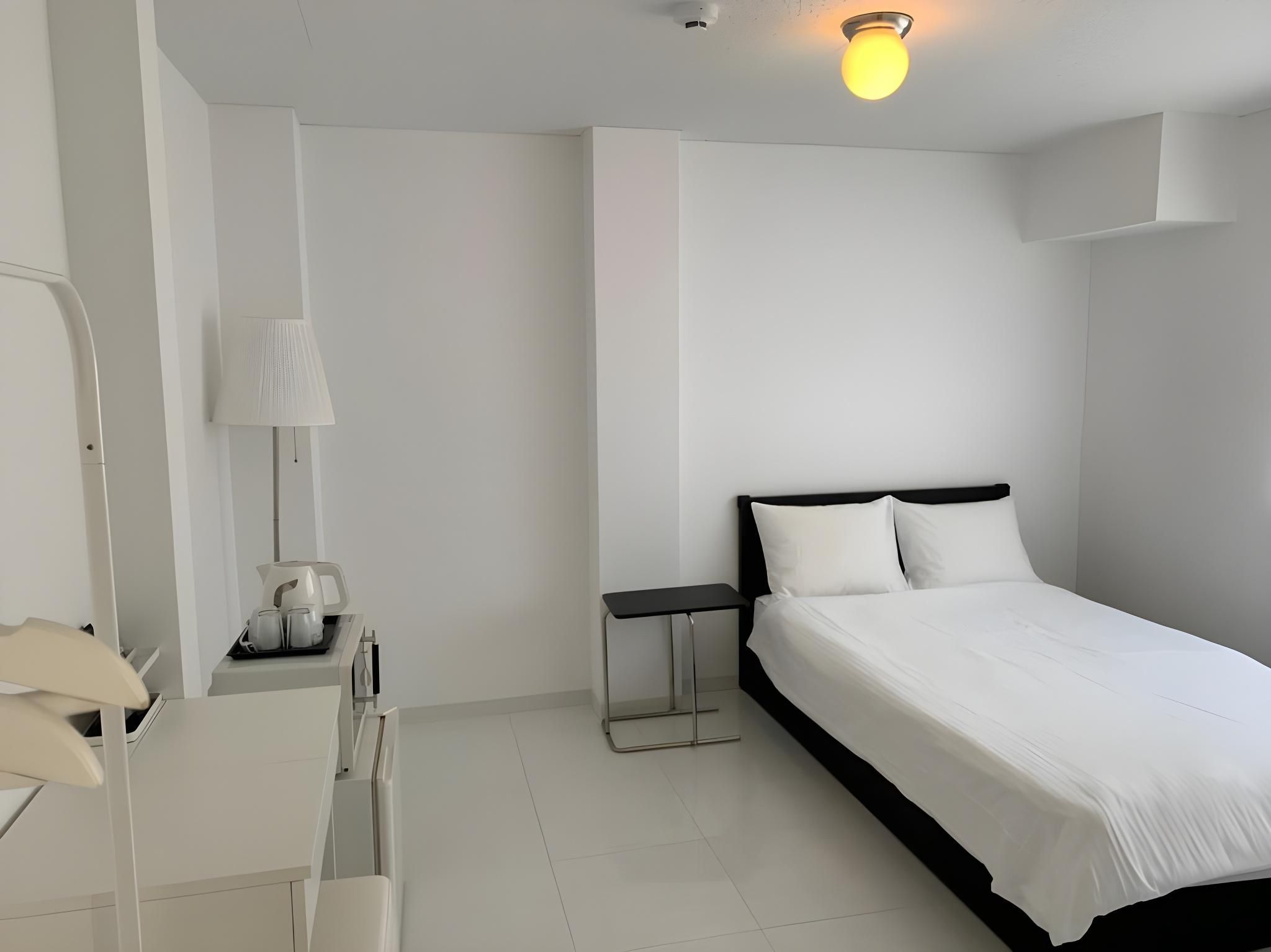 Single Room Shower Room - Non-Smoking, No Pets