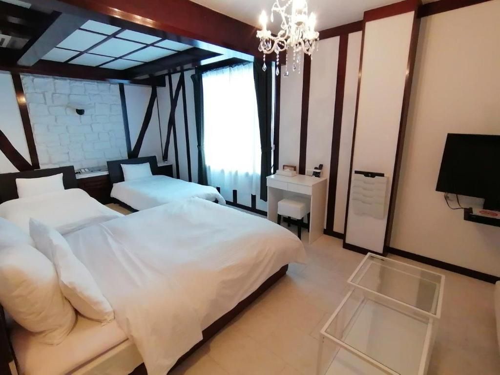 Twin Room 1 - Non-Smoking, No Pets