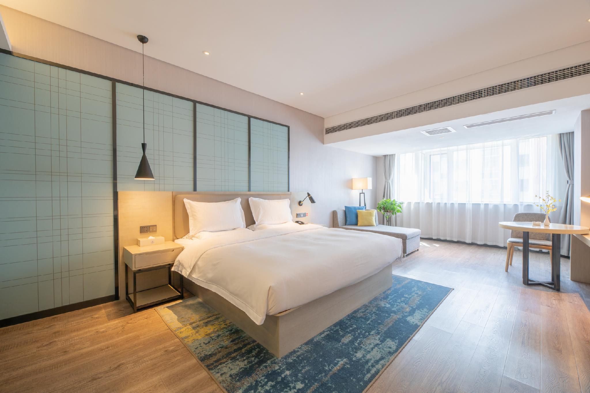 Huazhu - Deluxe Bed Room