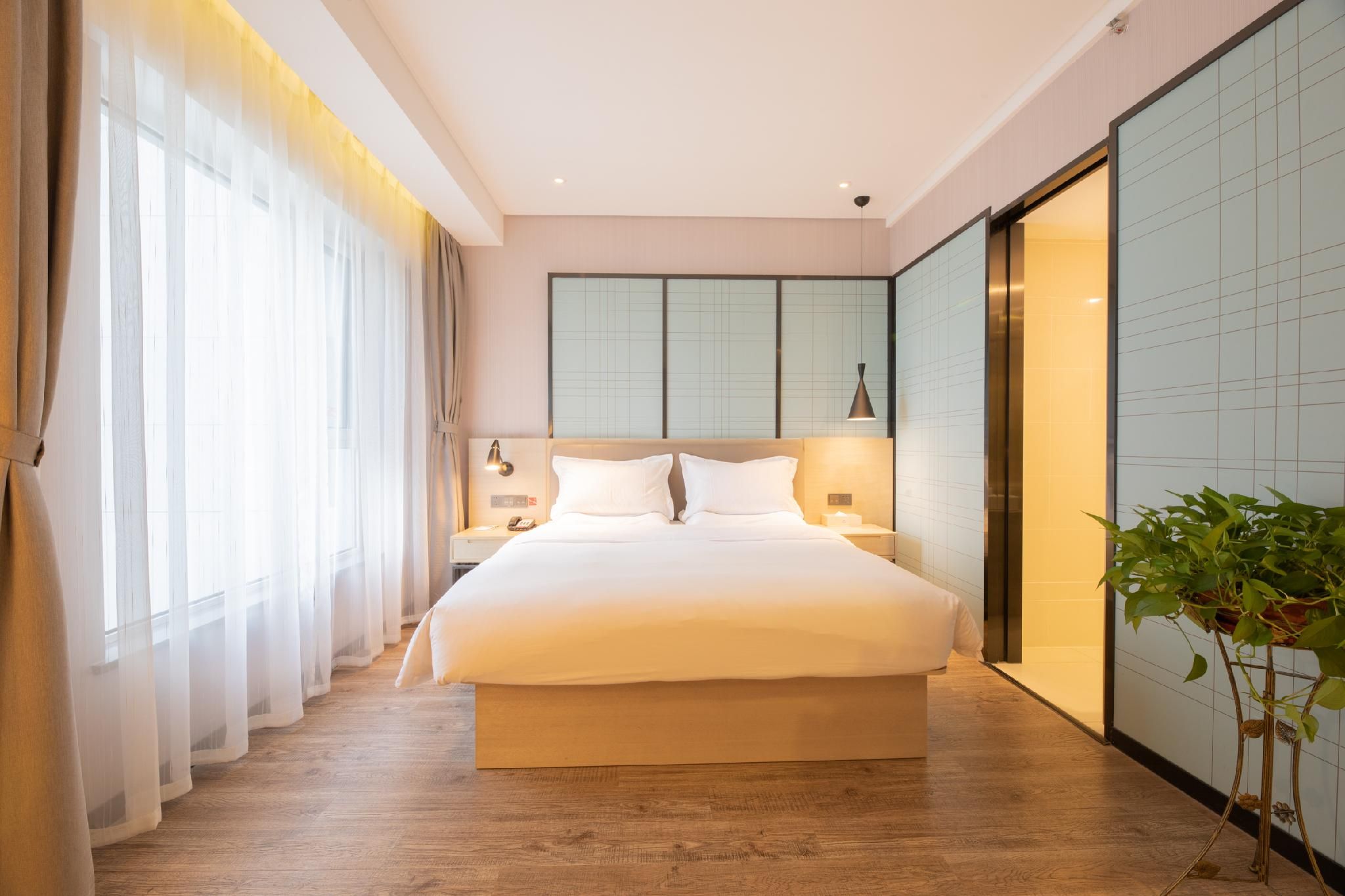 Huazhu - Superior BedRoom