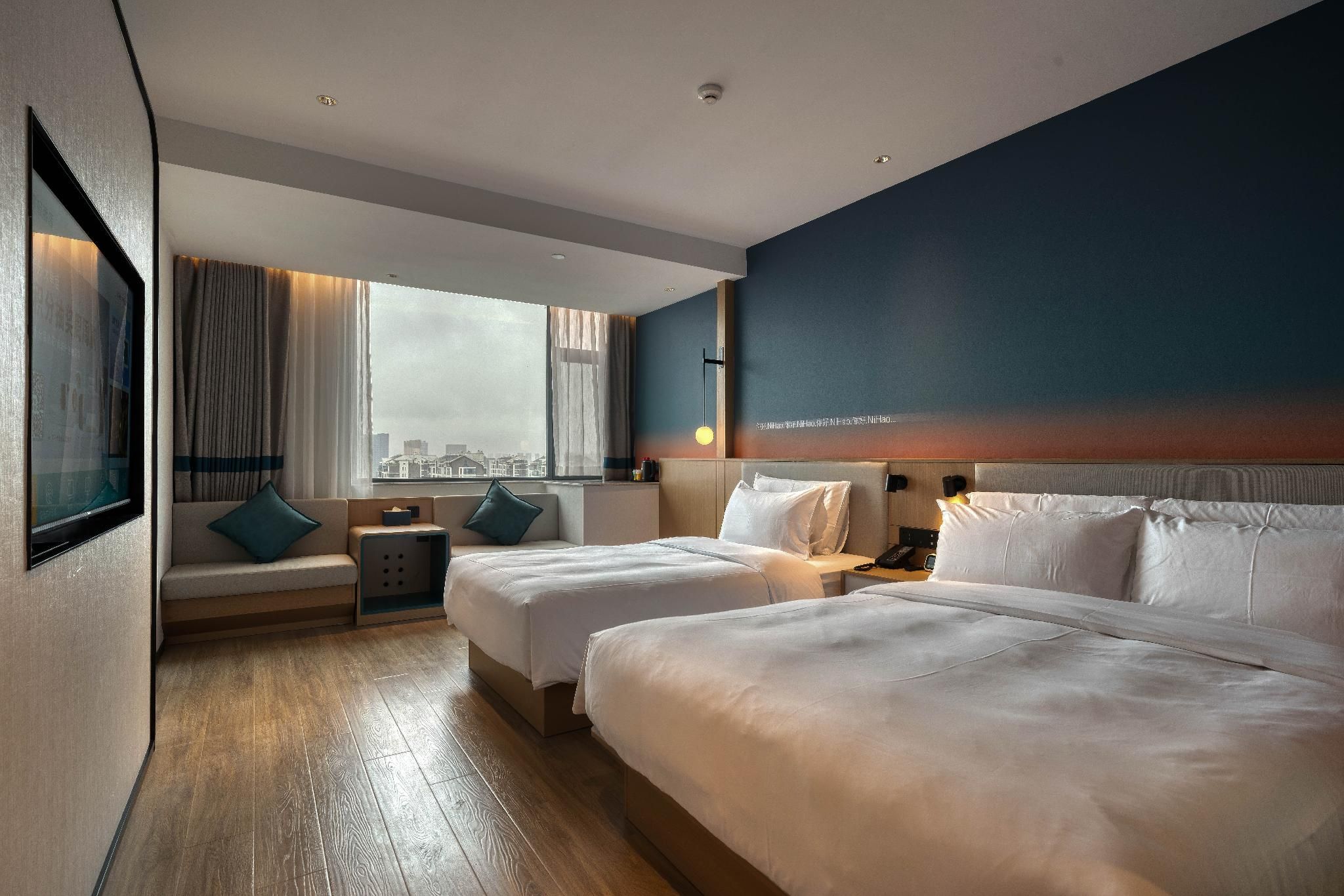 Deluxe Family Room, Guest room