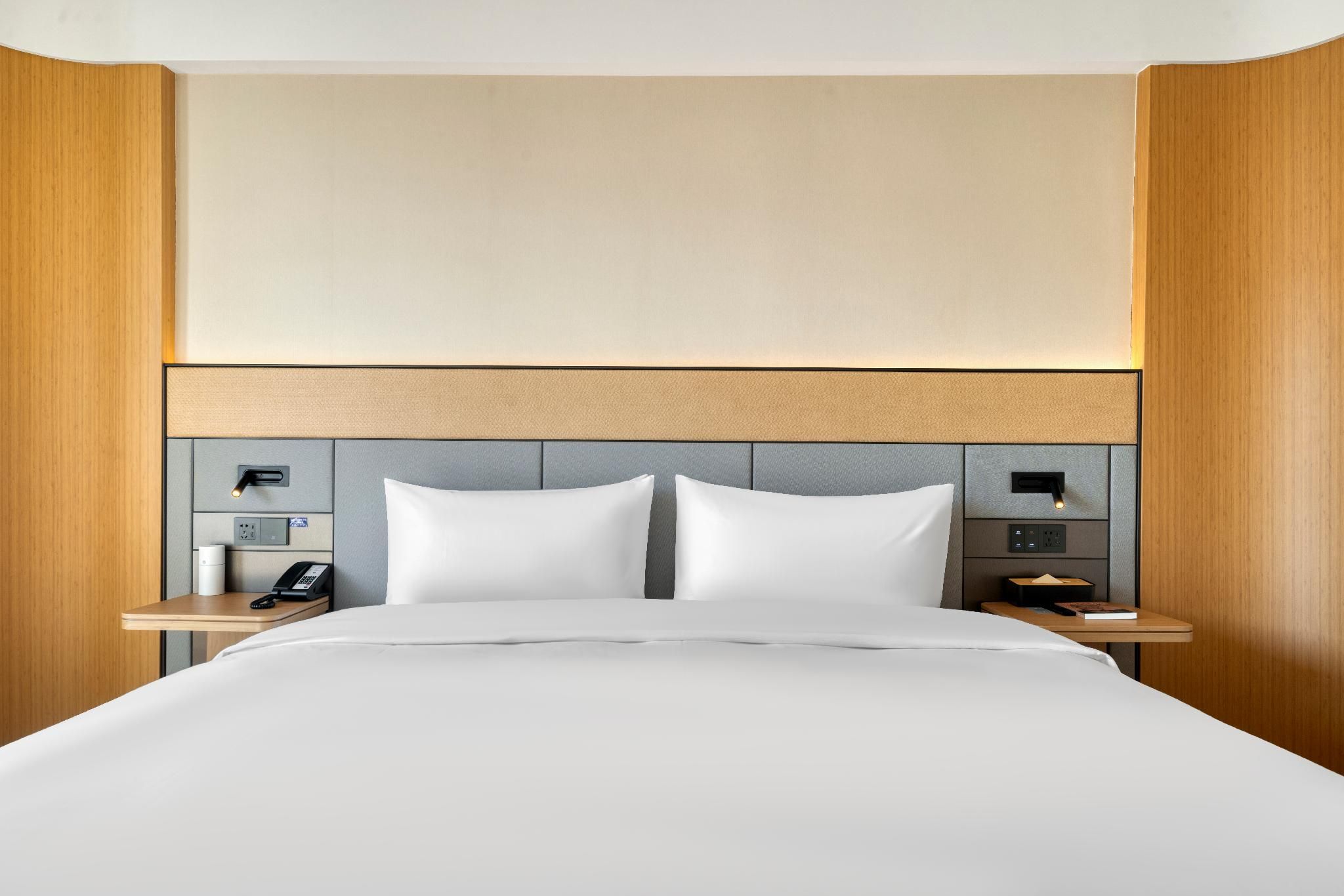 Superior Queen Room with View