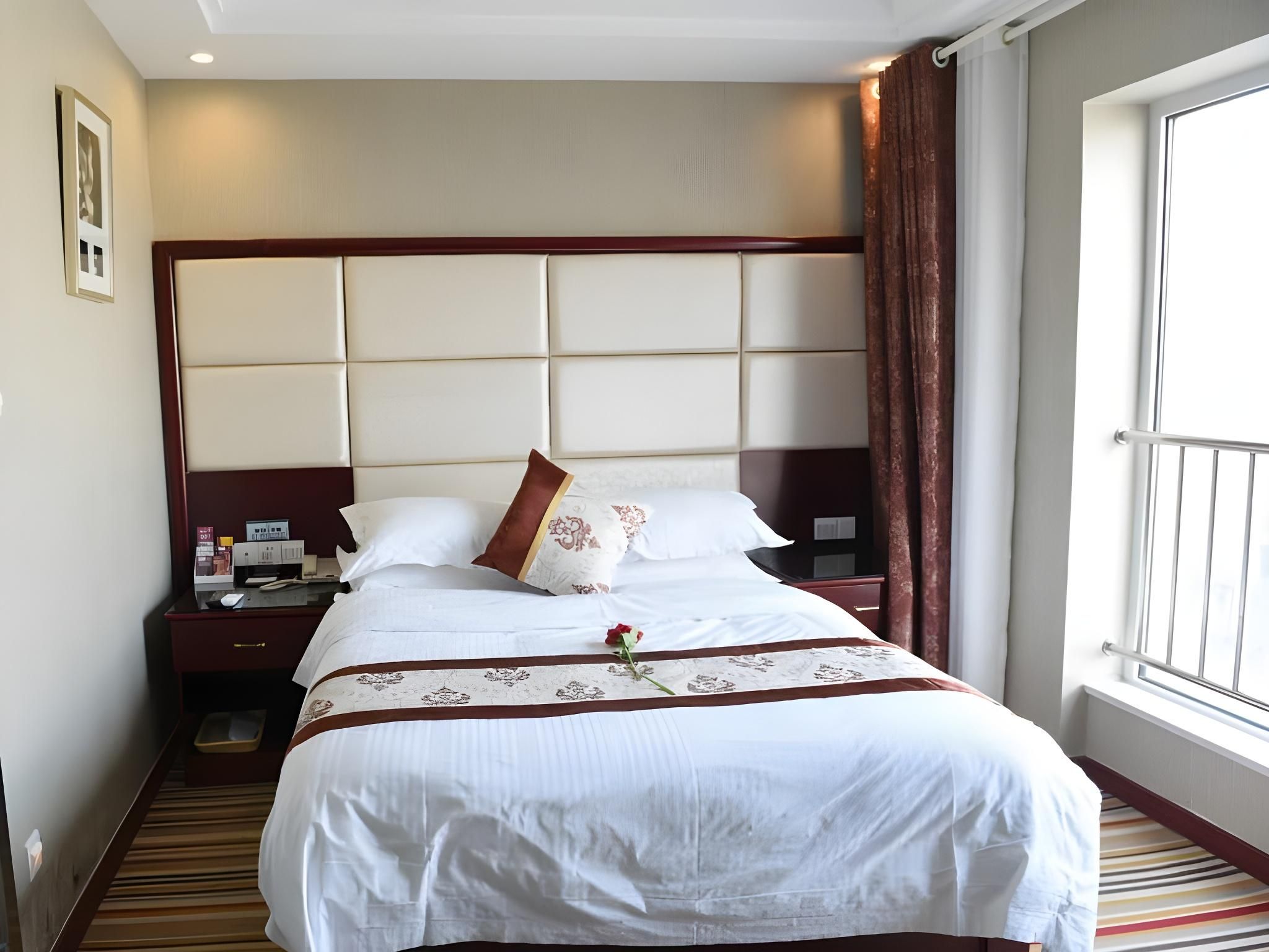 Hotel Queen Room