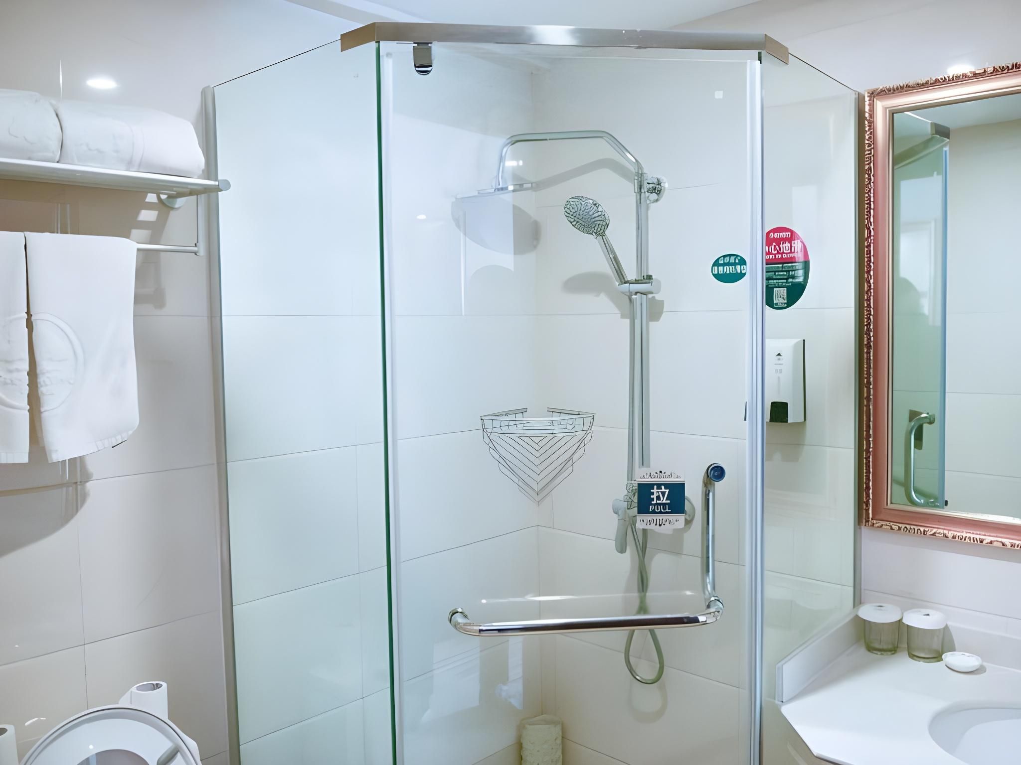 Hotel Queen Room