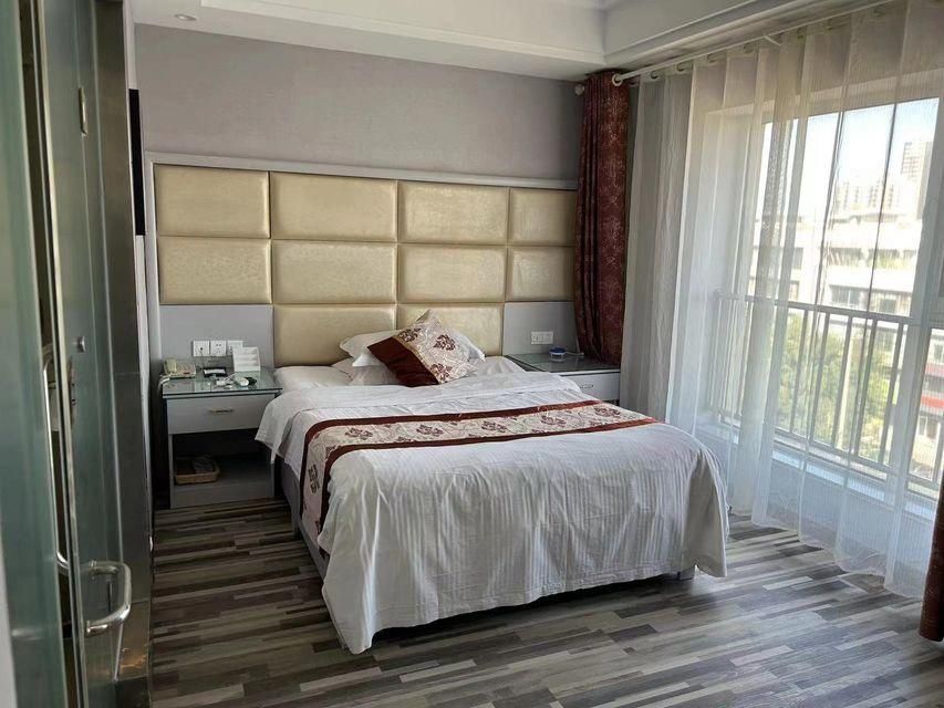 Standard - Queen Room