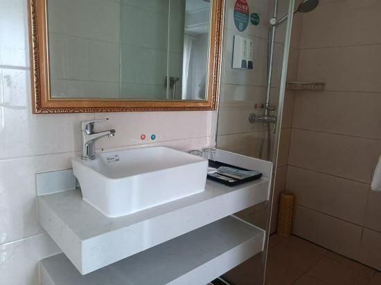 Standard - Queen Room