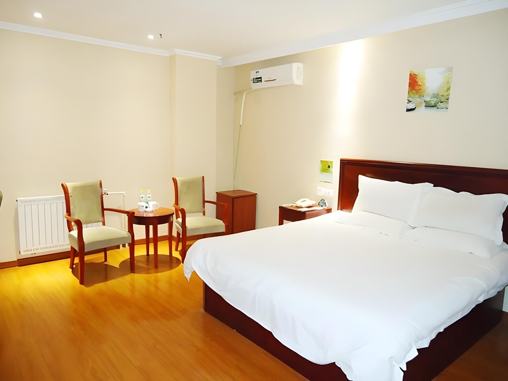 GTI - 1 Bed Guest Room no Window, 1.8M Bed