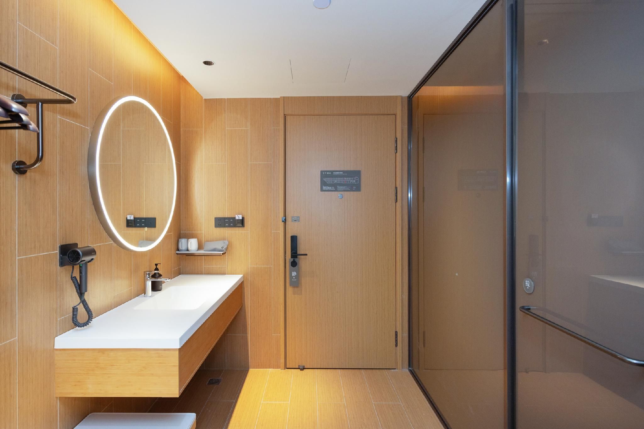 Huazhu - Superior Twin