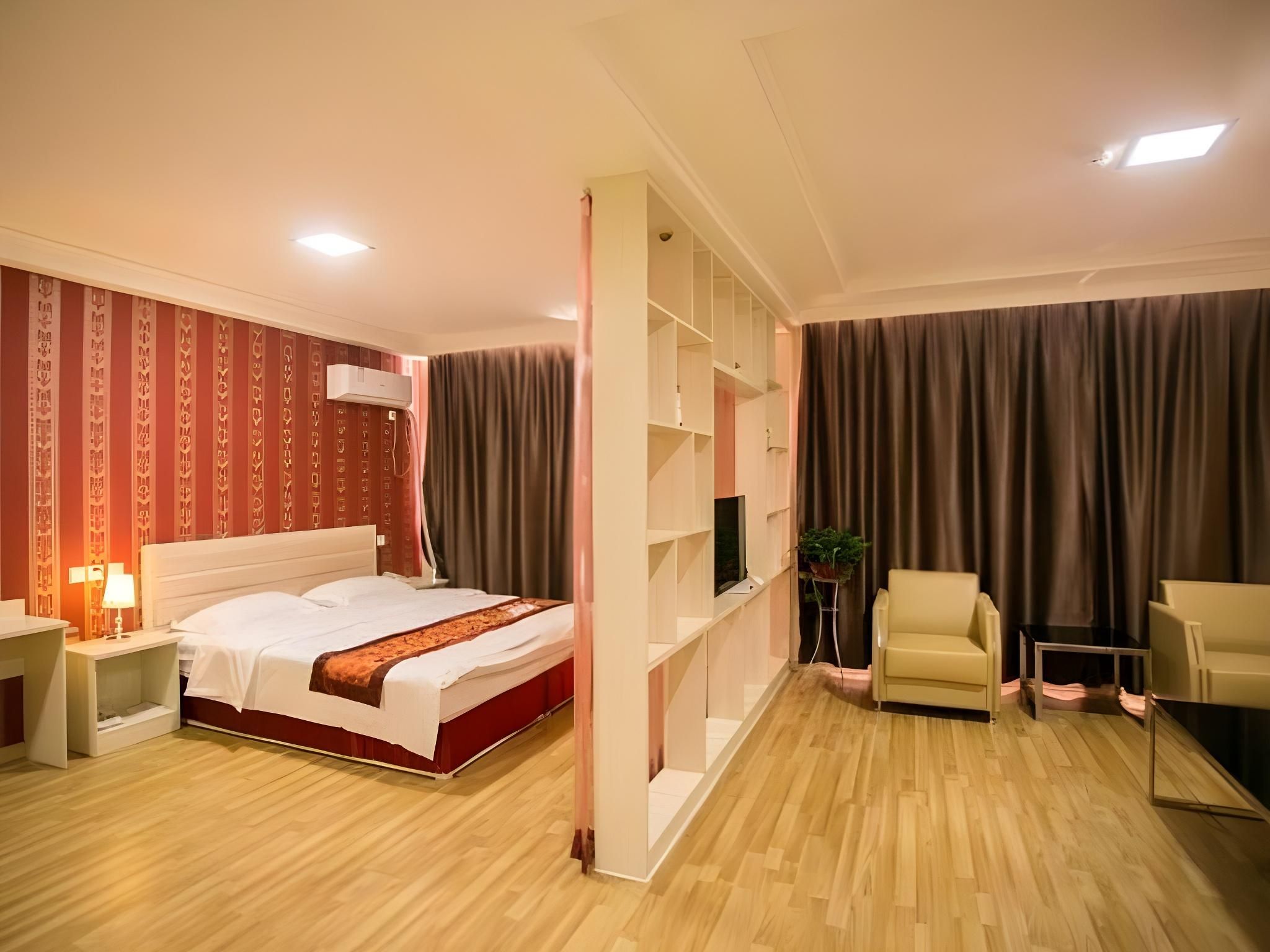 Senior Suite