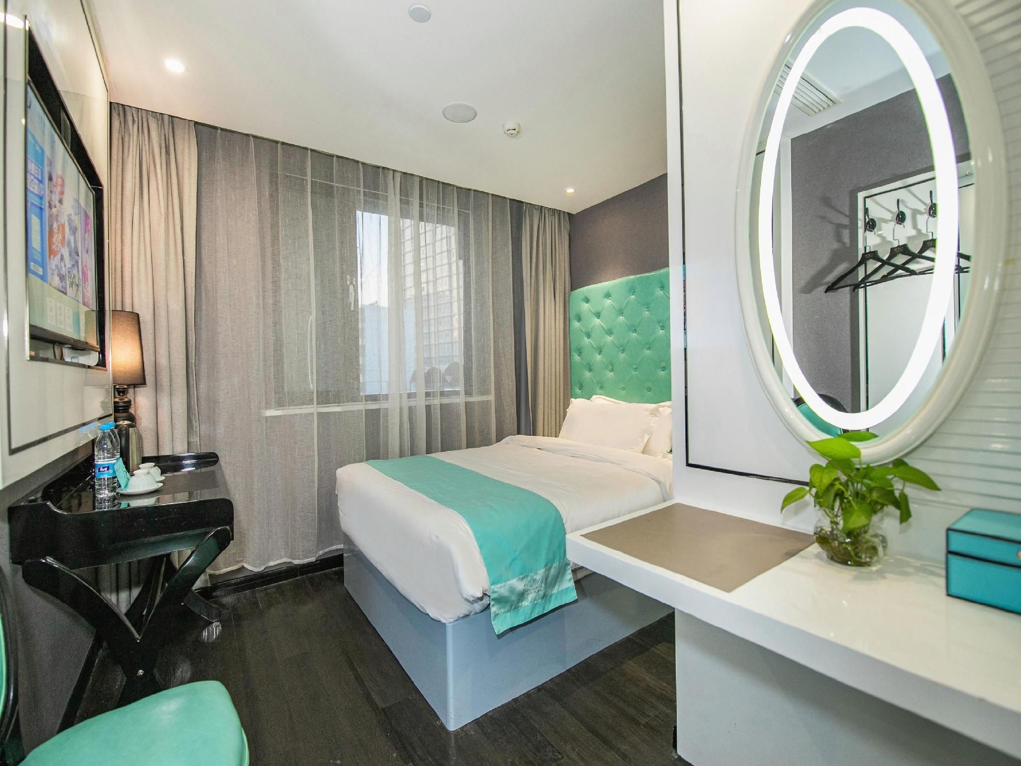 Xana - Elegant Room