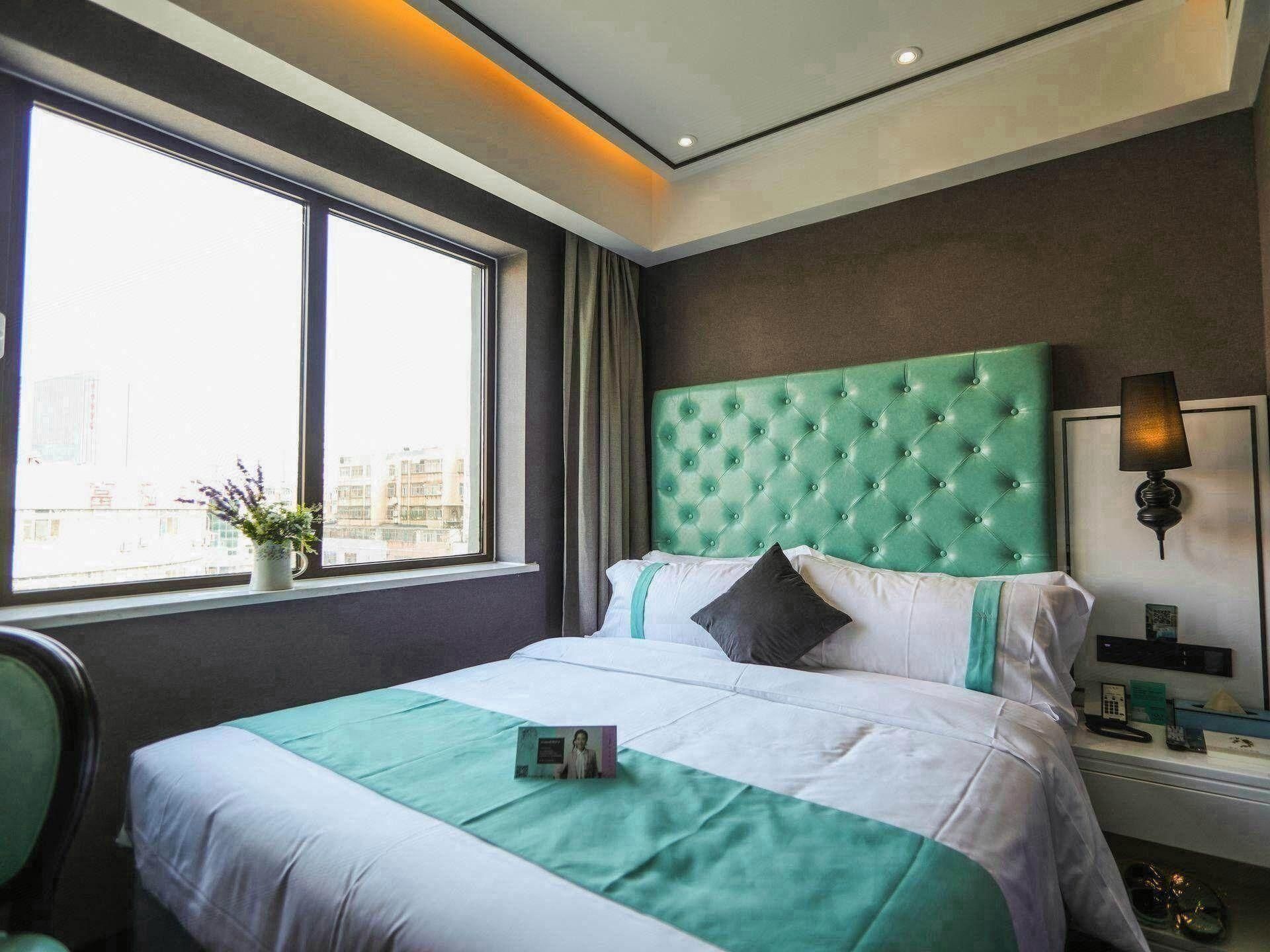 Xana - Elegant Room