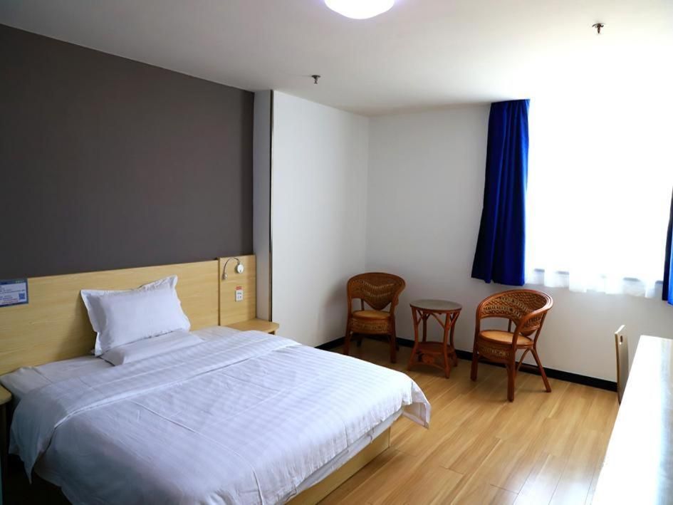 Business Queen Room