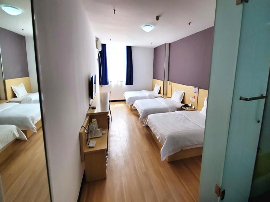 twin beds room