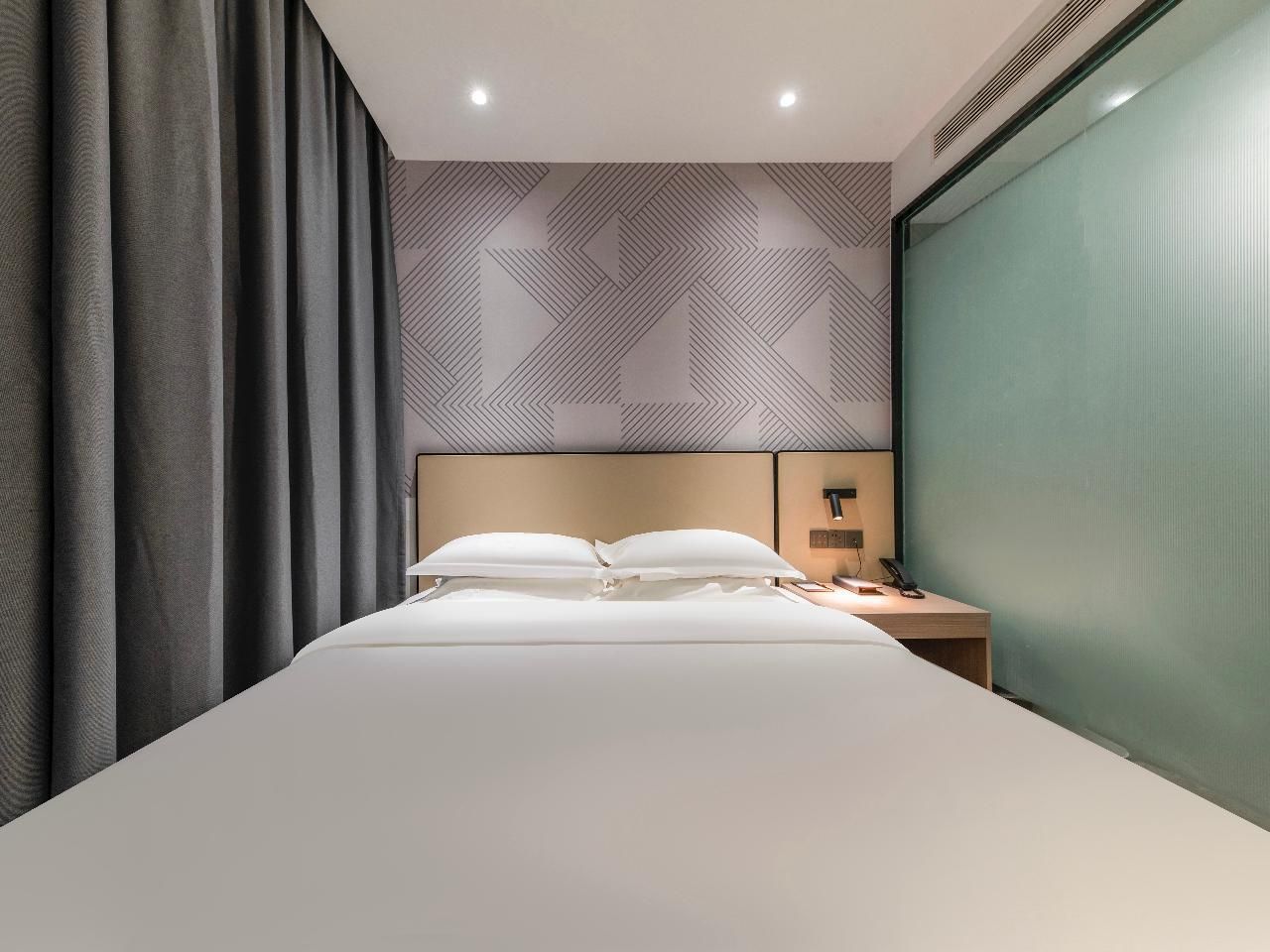 Comfort King Room