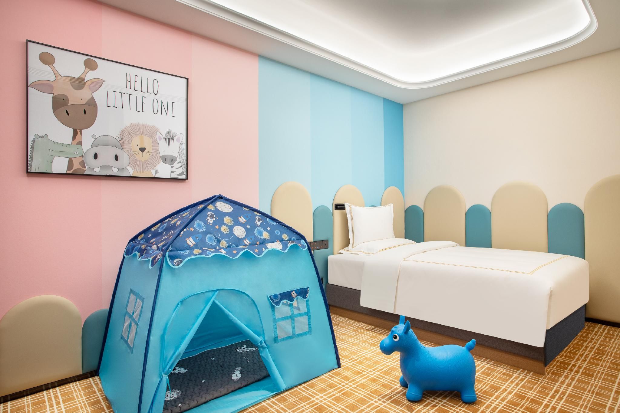 2 Double Beds, Family Suite, Smoking