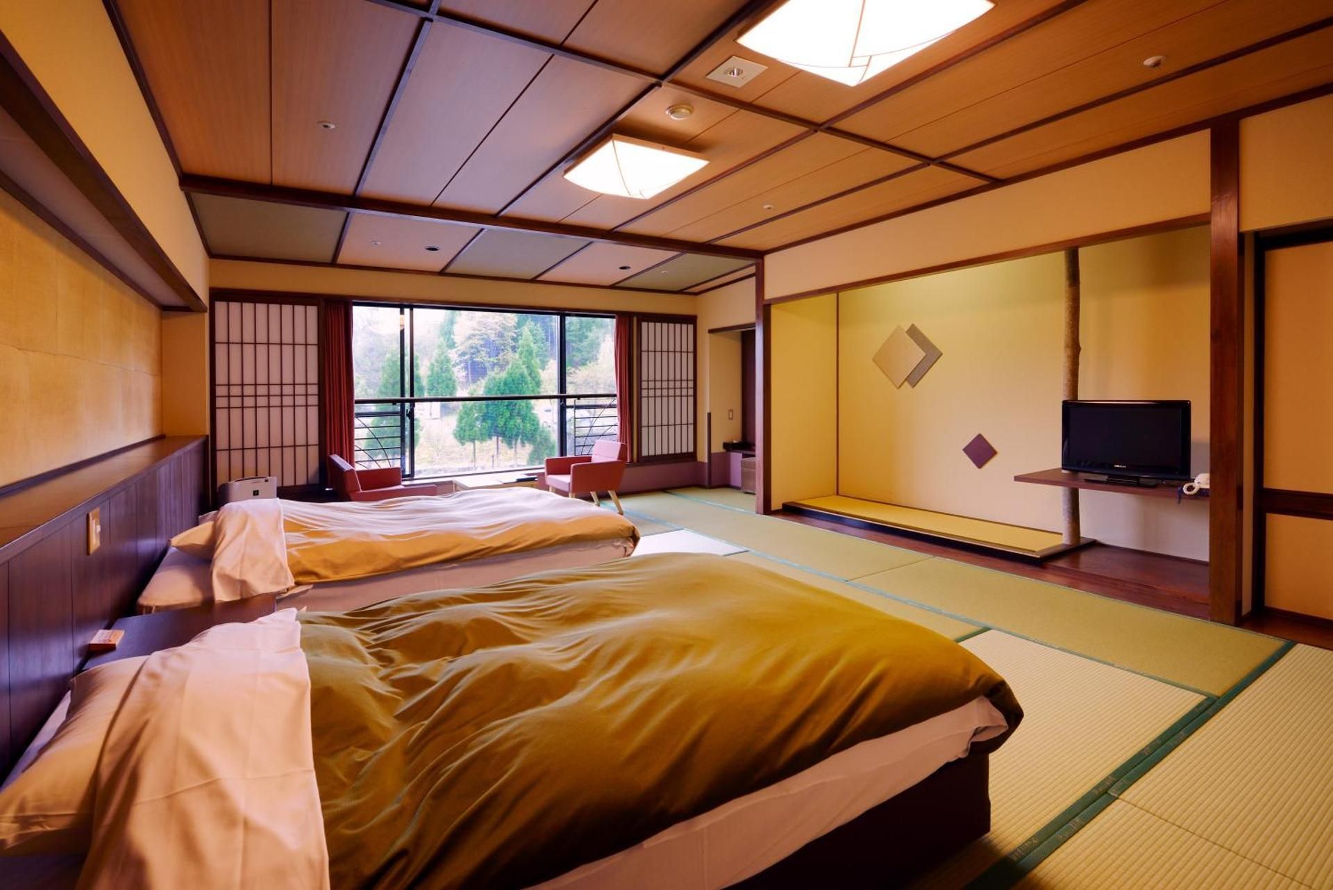 Twin Room with Tatami Area with Private Bathroom