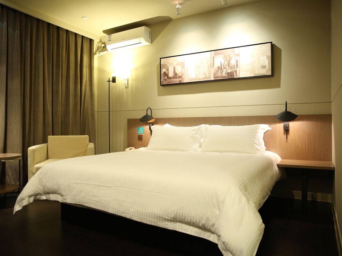 Business Standard Room A
