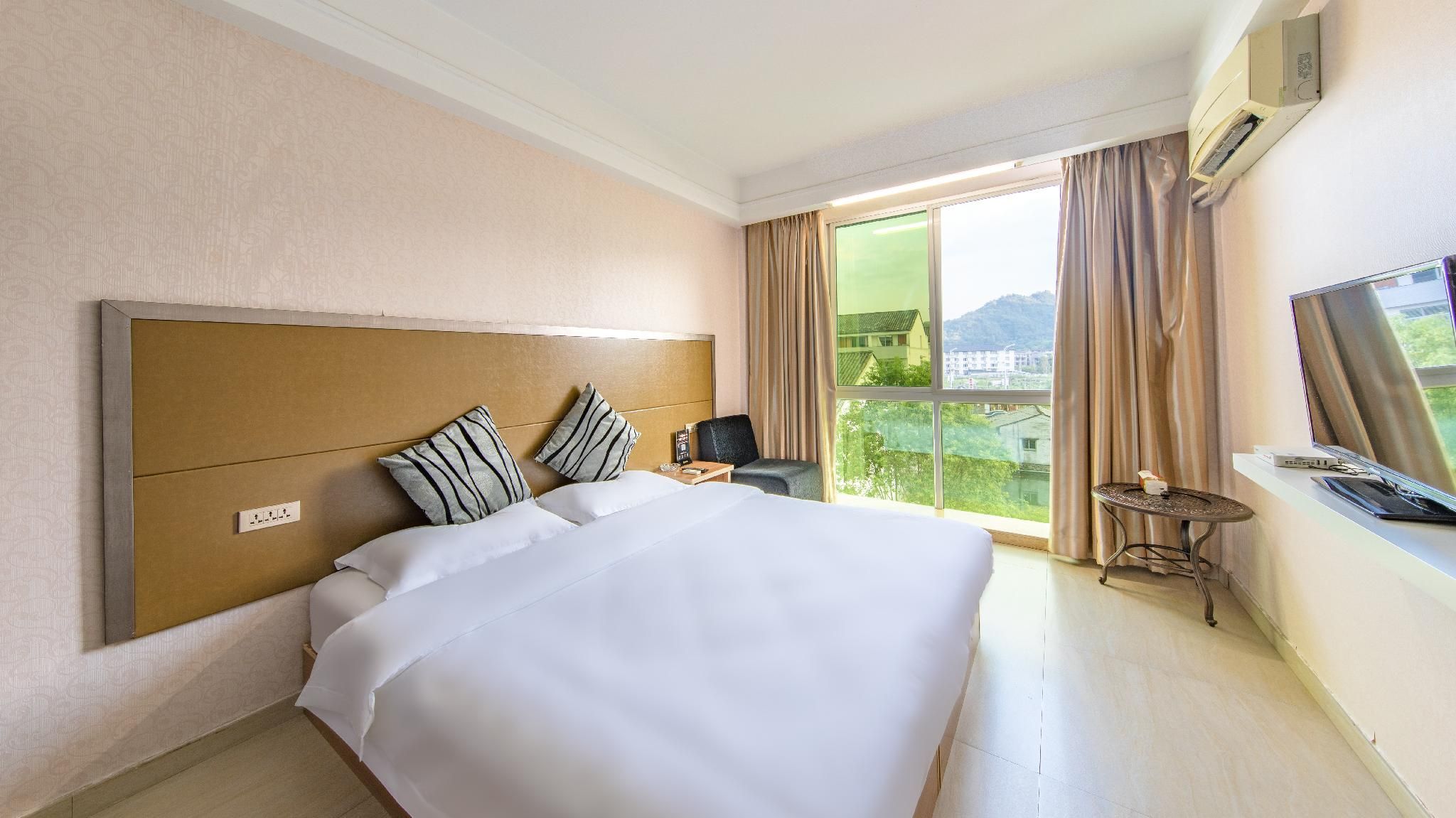 Huazhu - Deluxe Bed Room