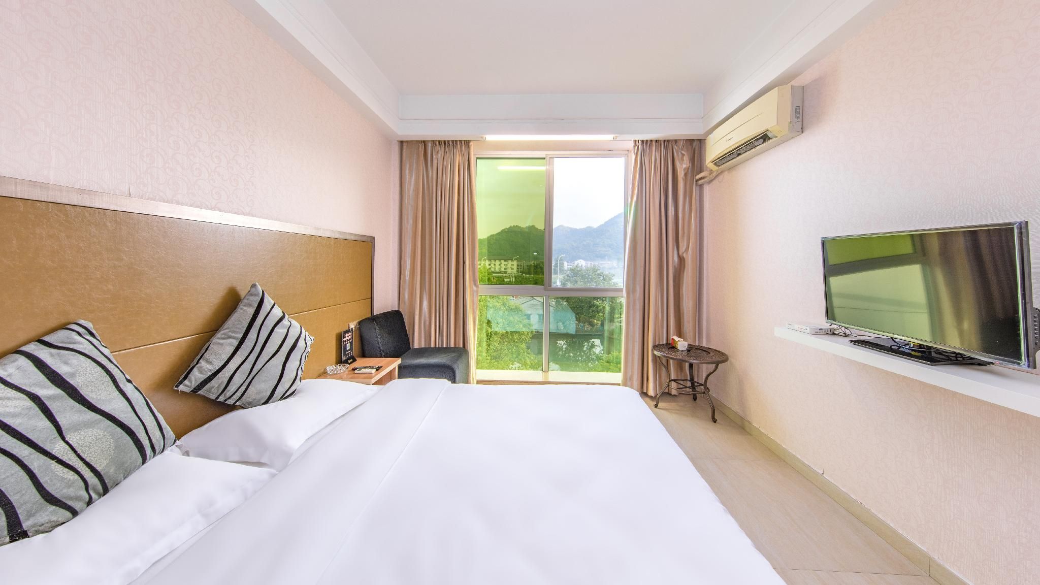 Huazhu - Deluxe Bed Room