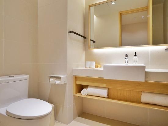 Huazhu - Room With Bed