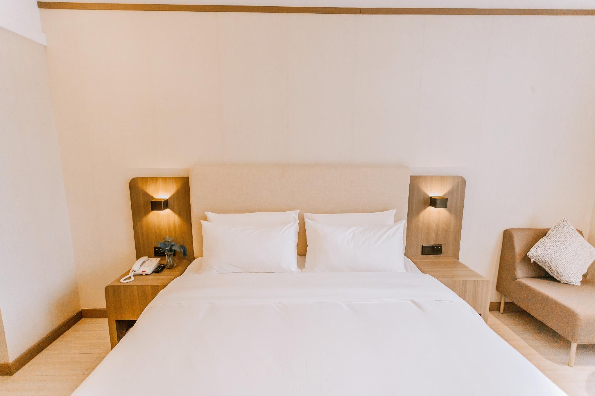 Huazhu - Room With Bed