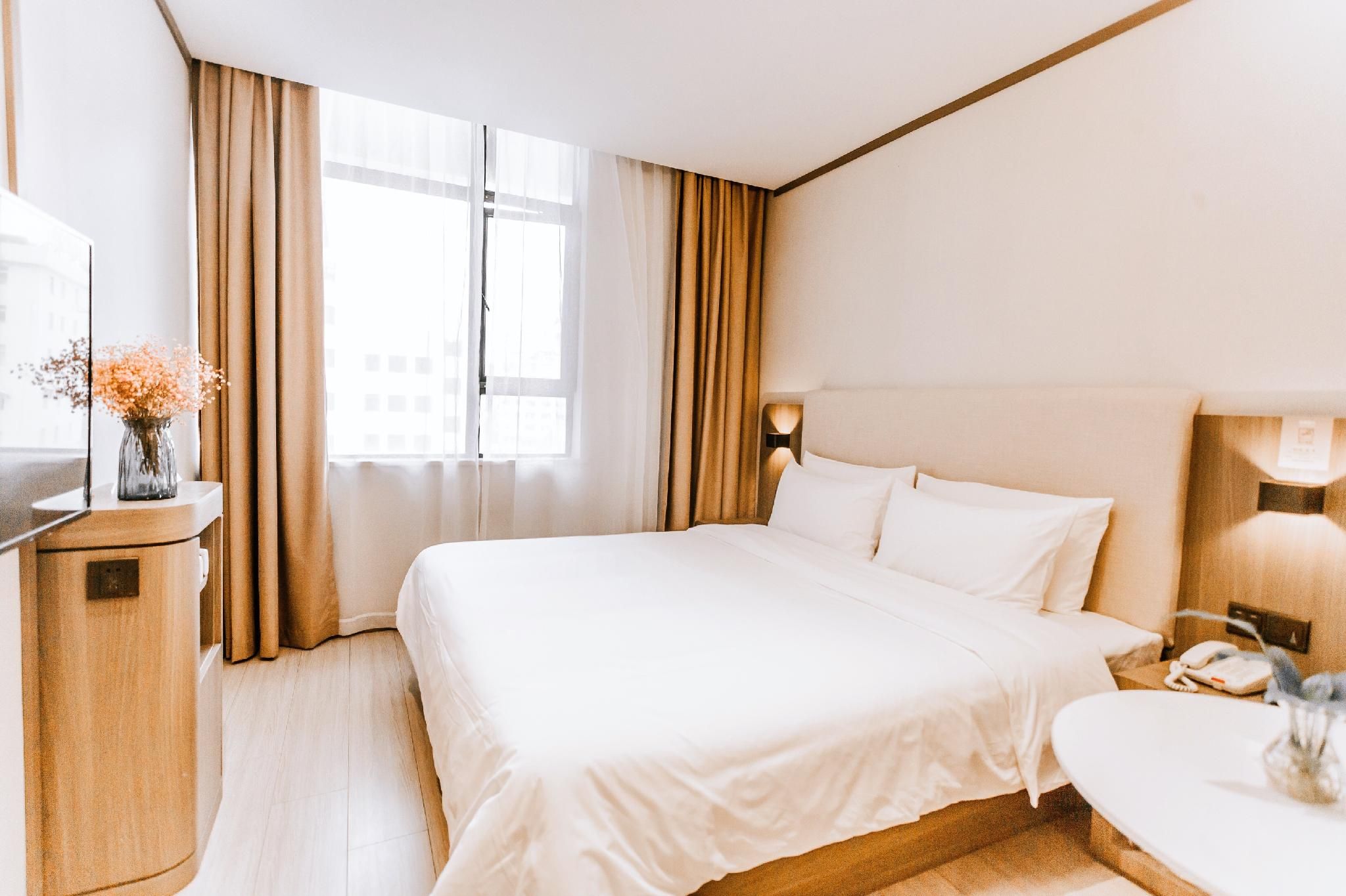 Huazhu - Room With Bed