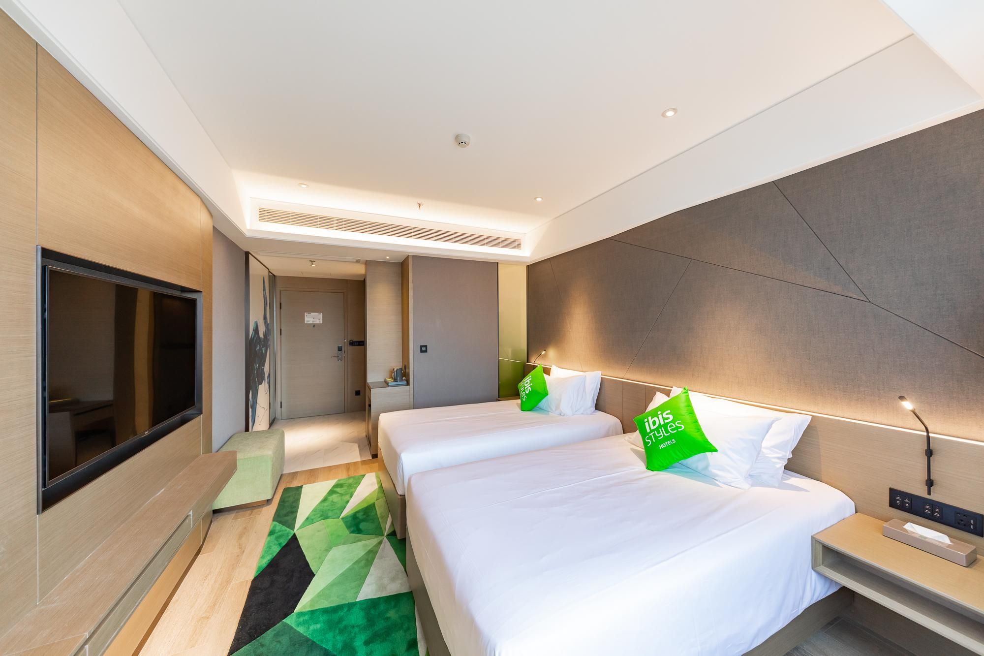 Huazhu - Deluxe Twin Room