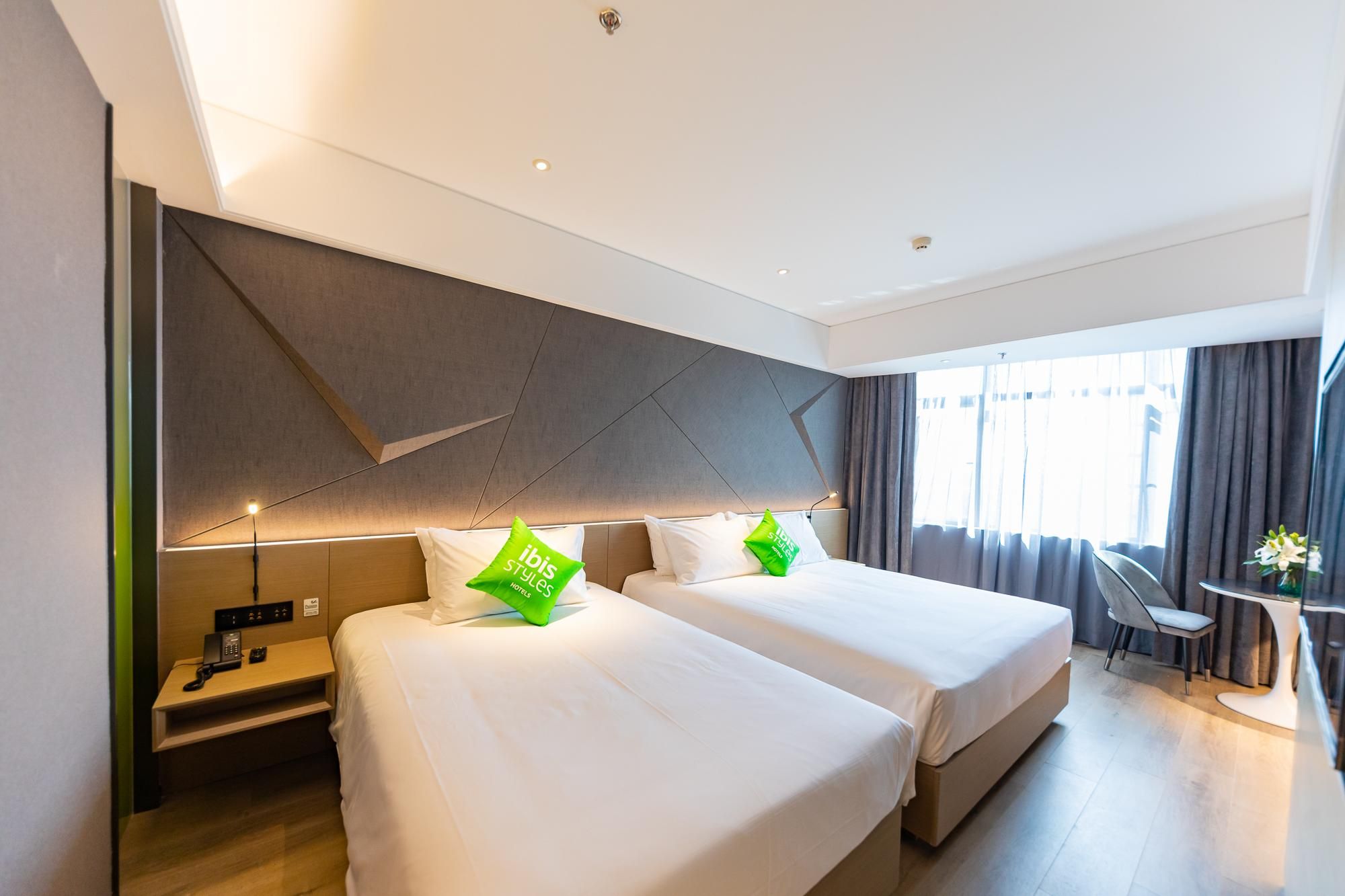 Huazhu - Deluxe Twin Room