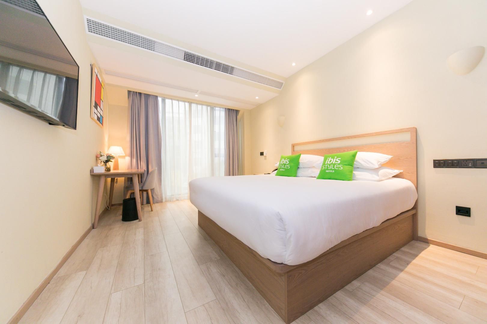 Huazhu - Room With Bed