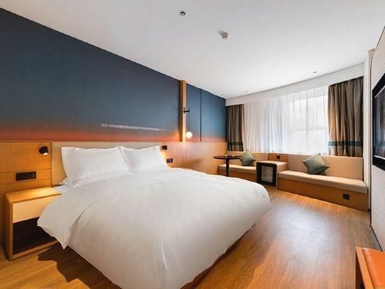 Huazhu - Room With Bed