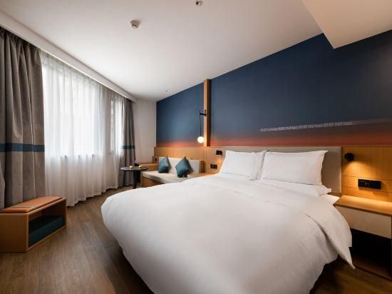 Huazhu - Room With Bed