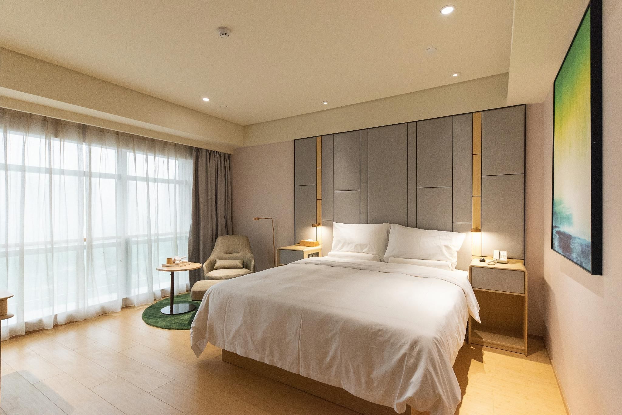 Business Queen Bed Room