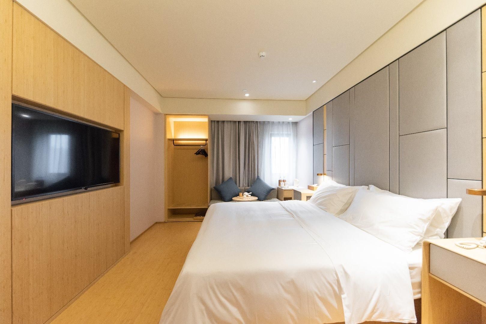Huazhu - Room With Bed