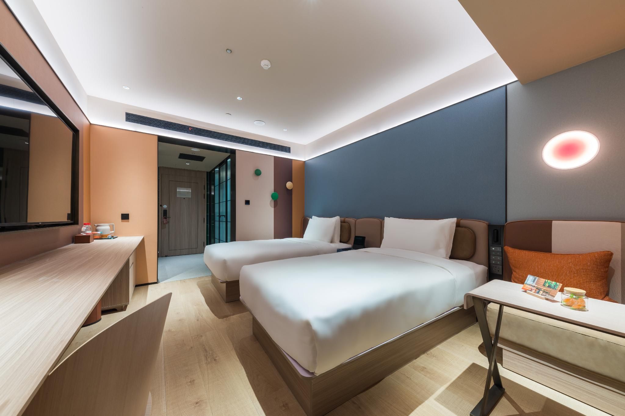 Huazhu - California Sunshine Twin Room