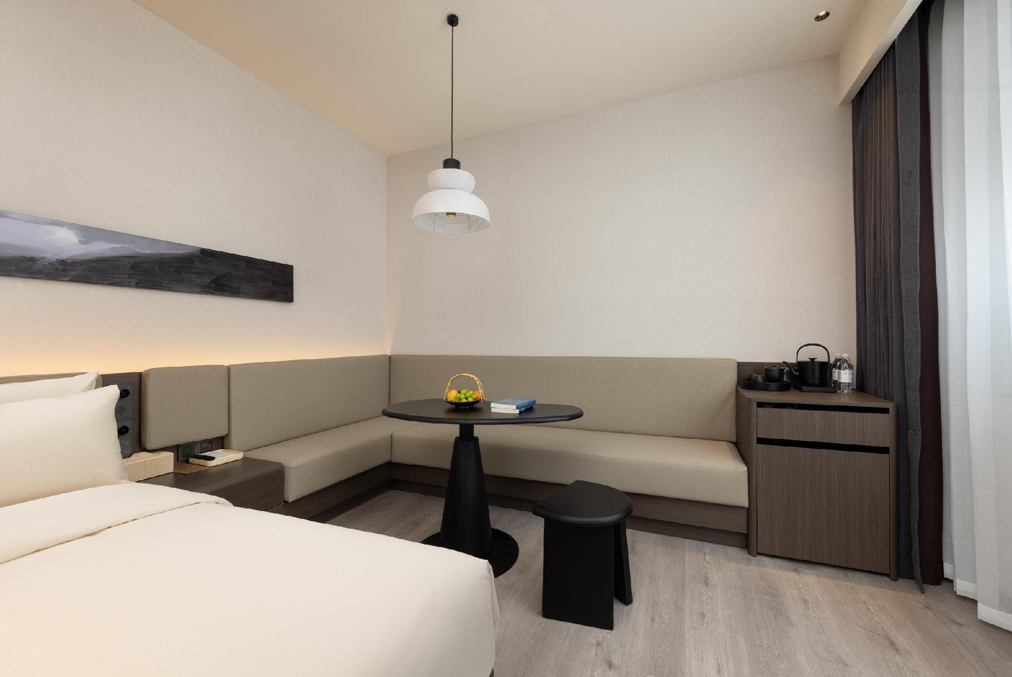 Atour - Sleepy Premium Courtyard Queen Room