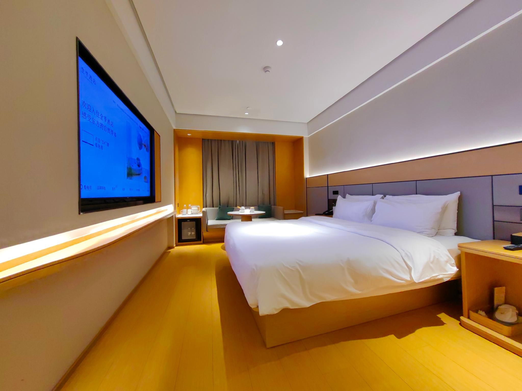 Business Queen Bed Room