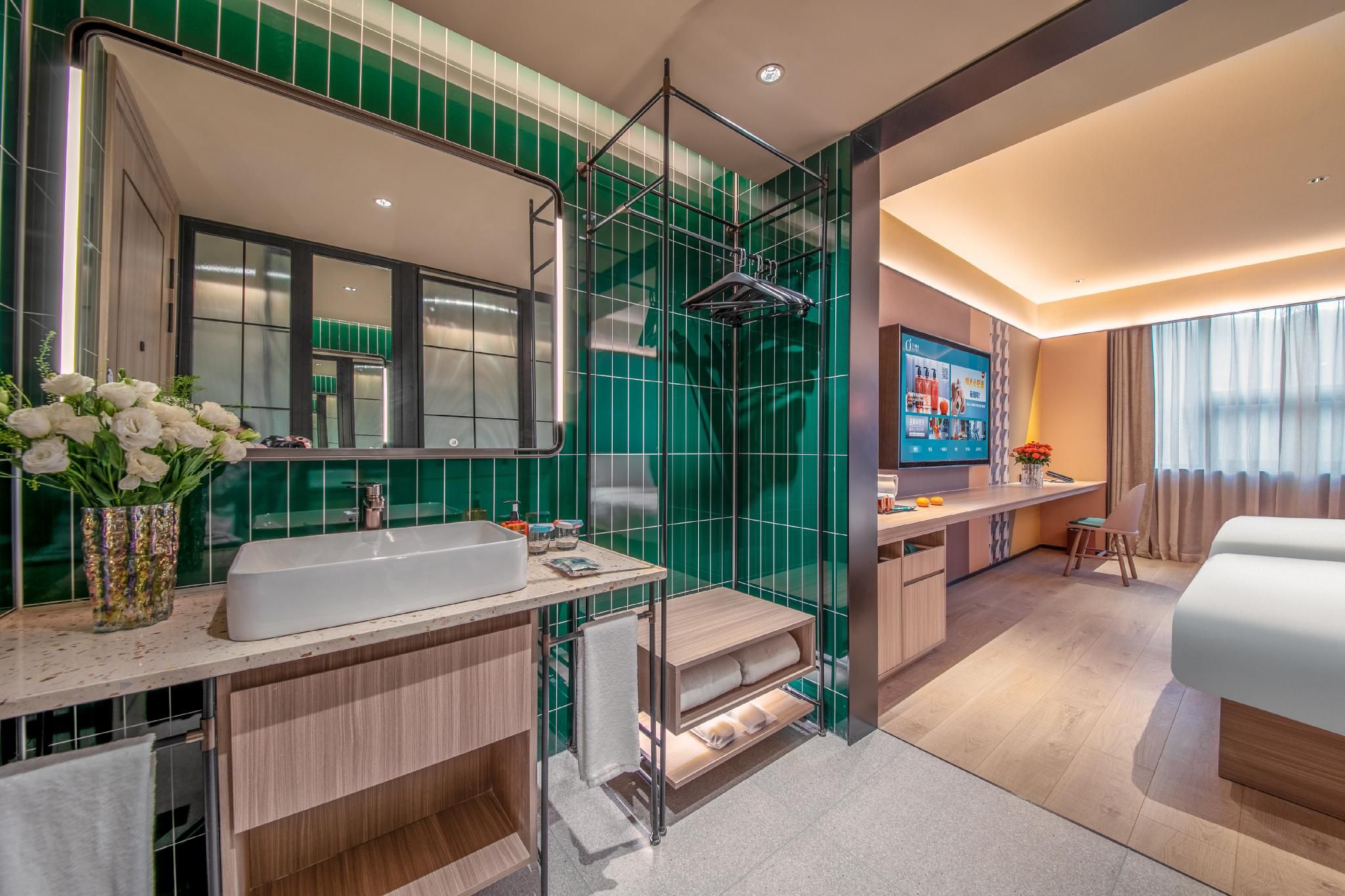 Huazhu - California Sunshine Twin Room