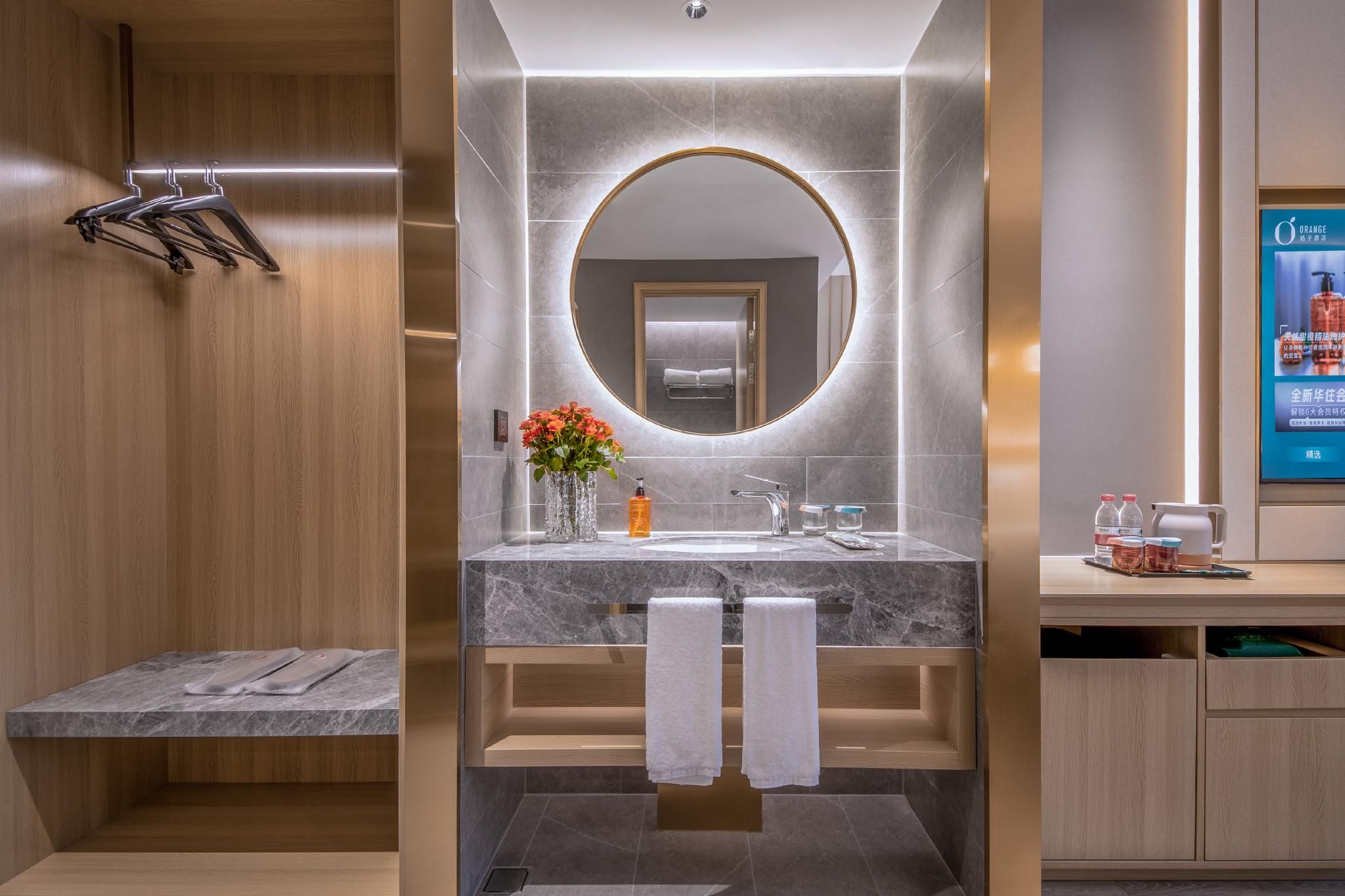 Huazhu - Yueruo Liujin Bed Room