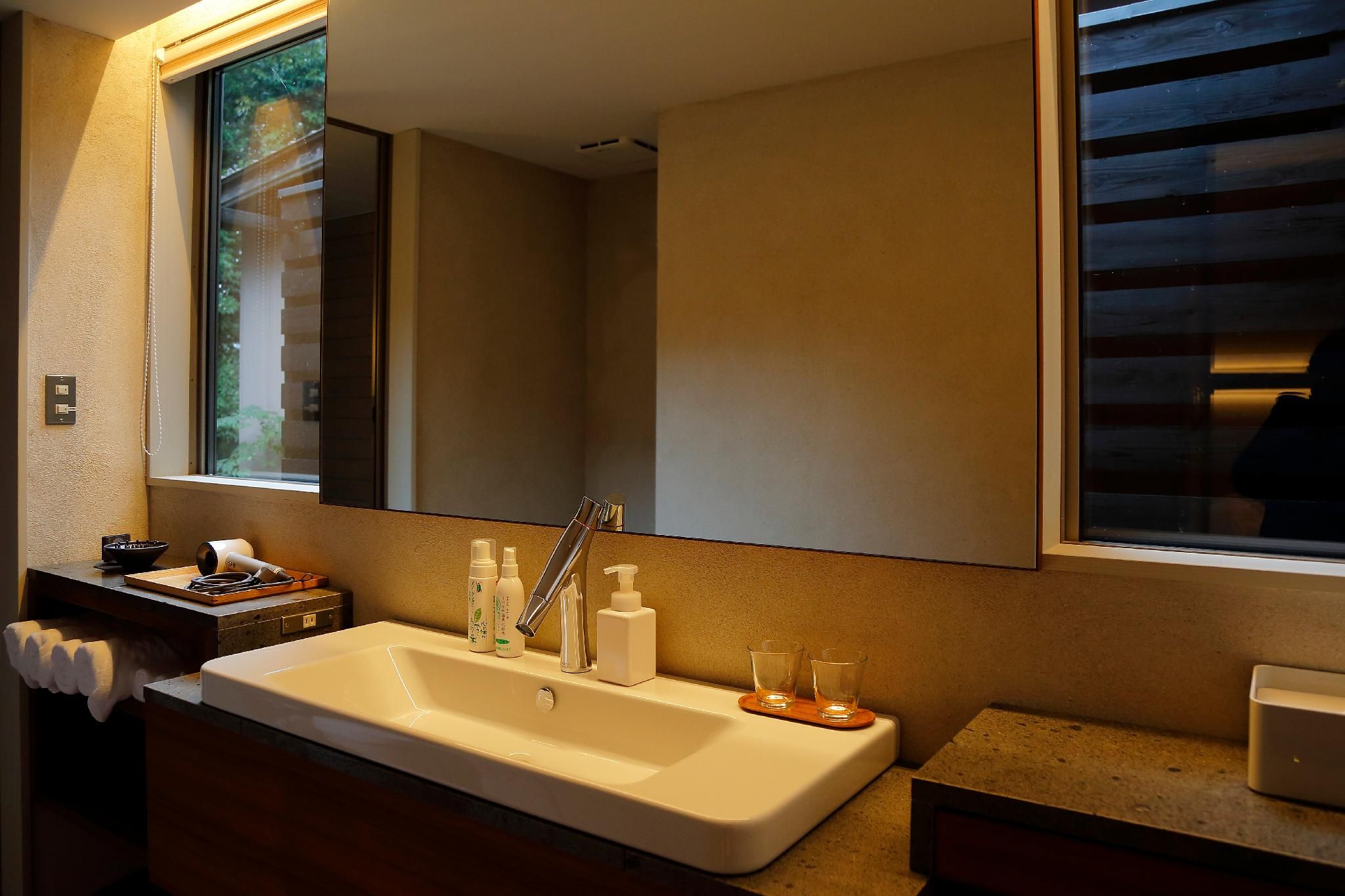 1 King 2 Room Suite Non-Smoking