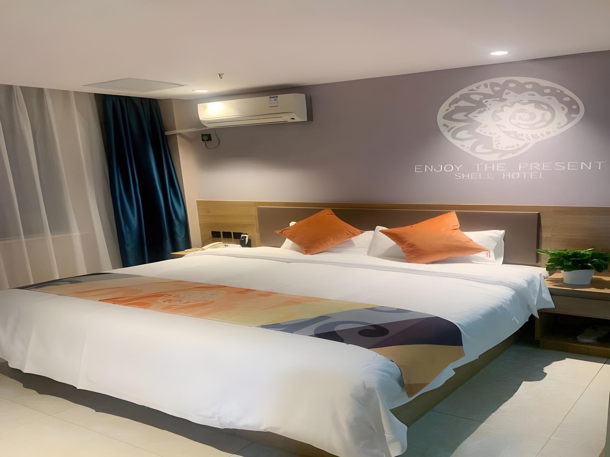 Business Queen Room