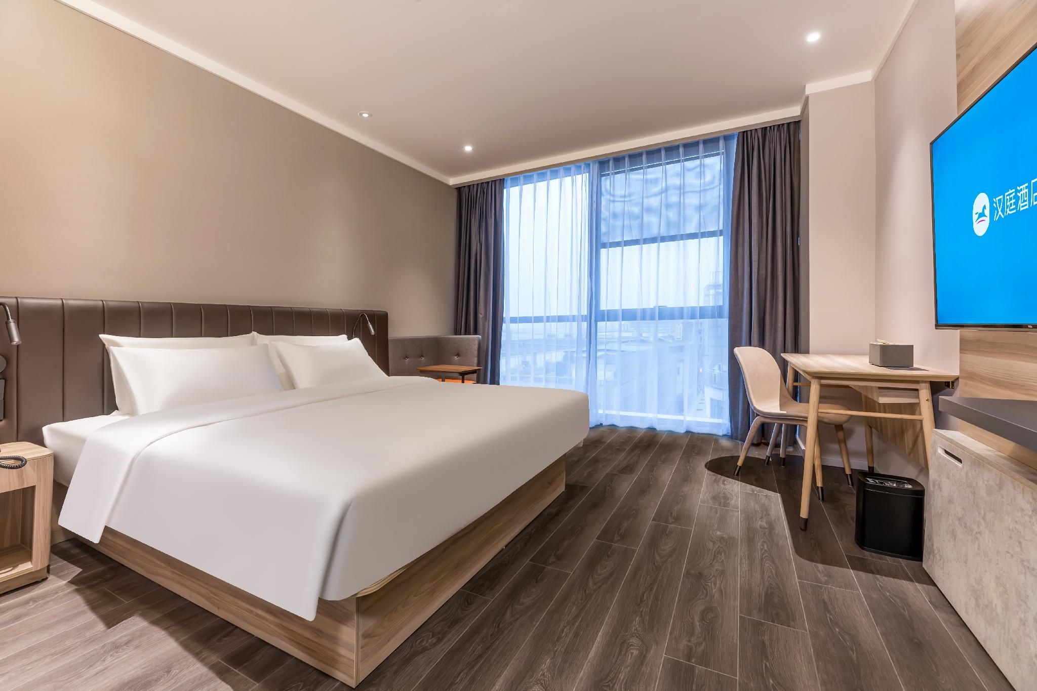Business Queen Bed Room