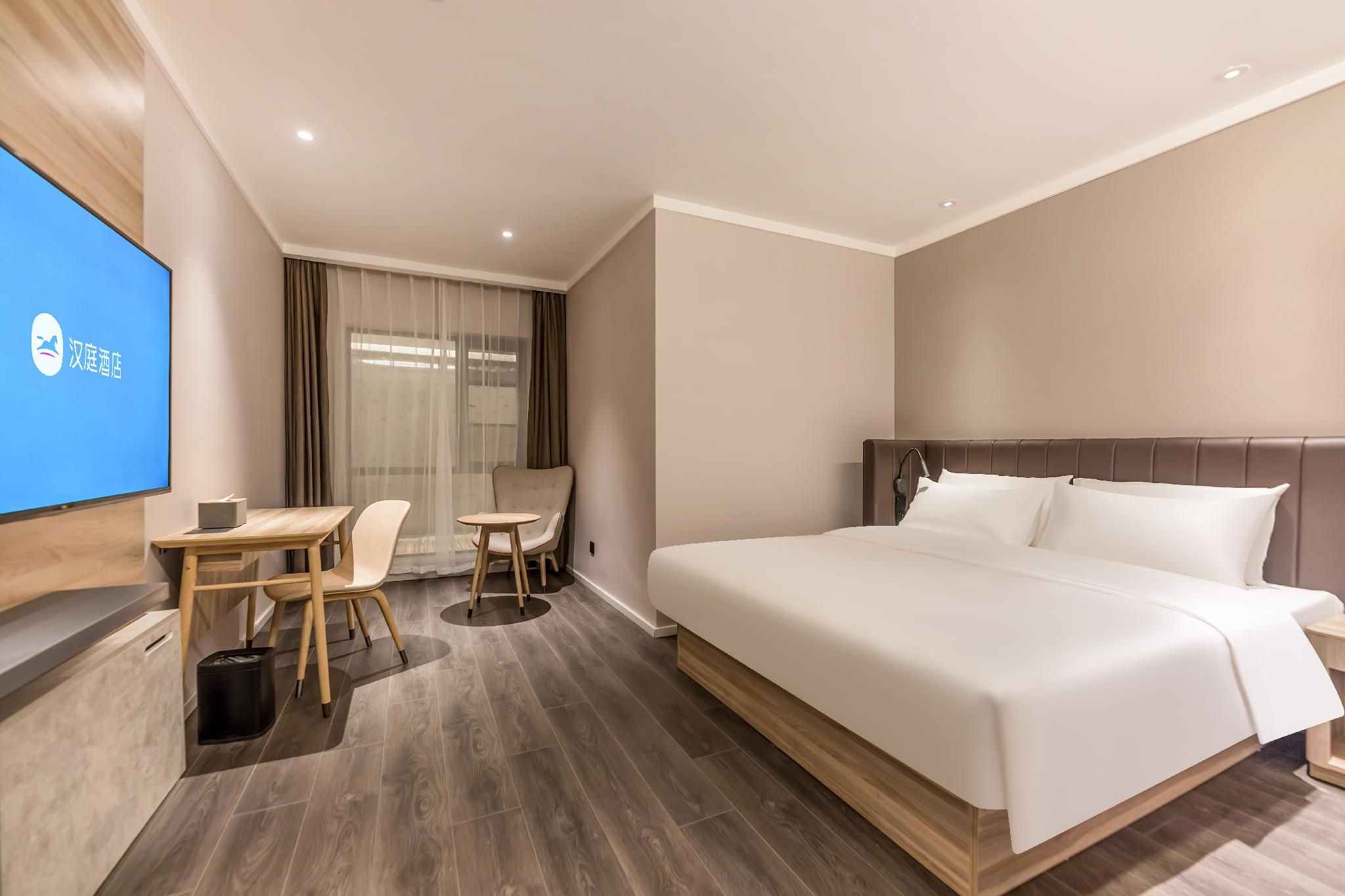 Queen Superior Room