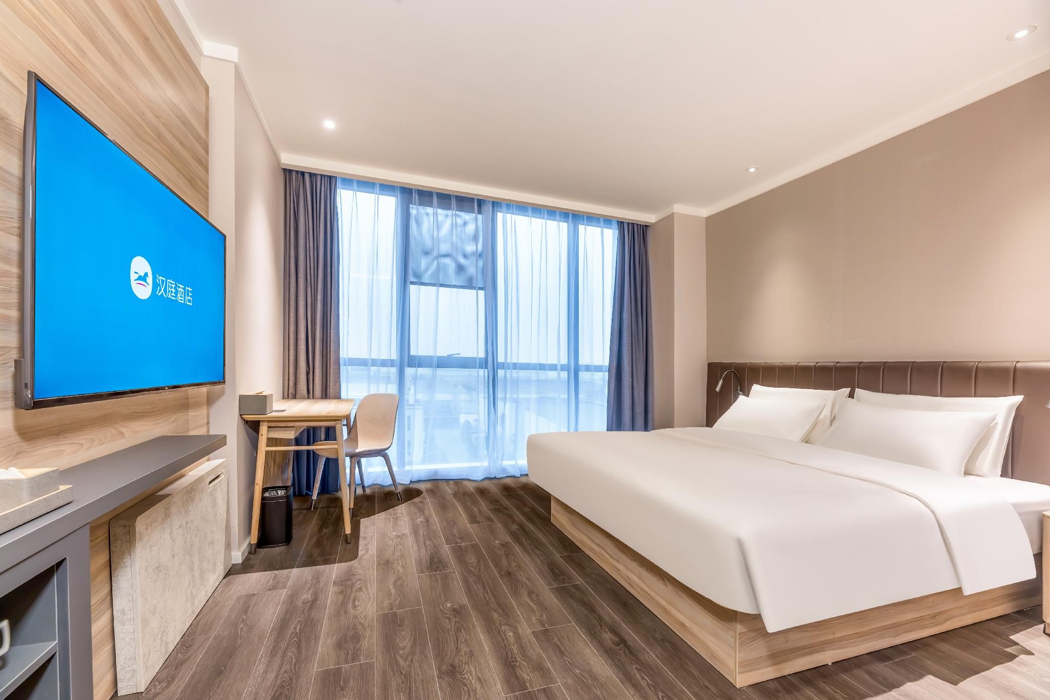 Business Queen Bed Room