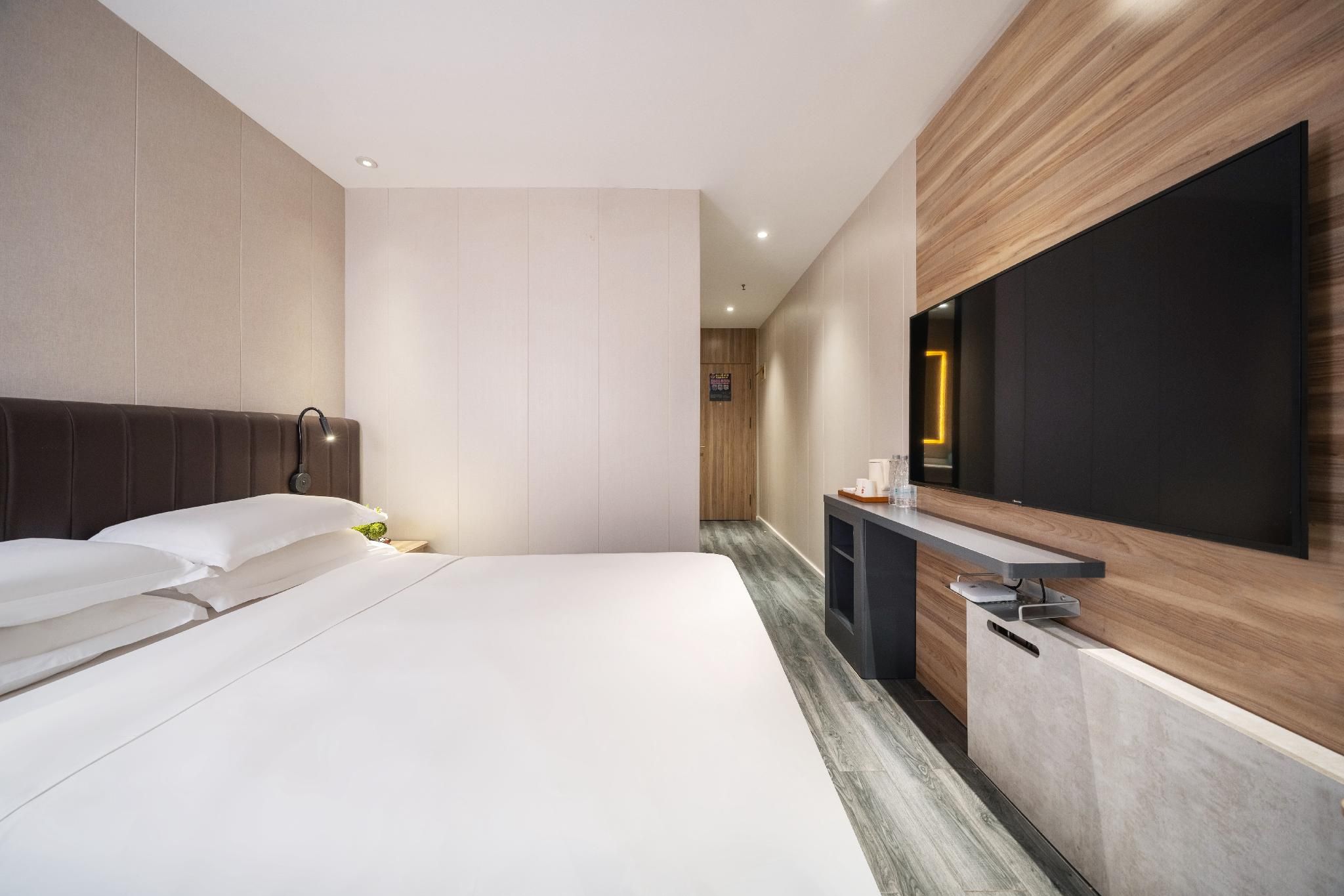 Queen Superior Room