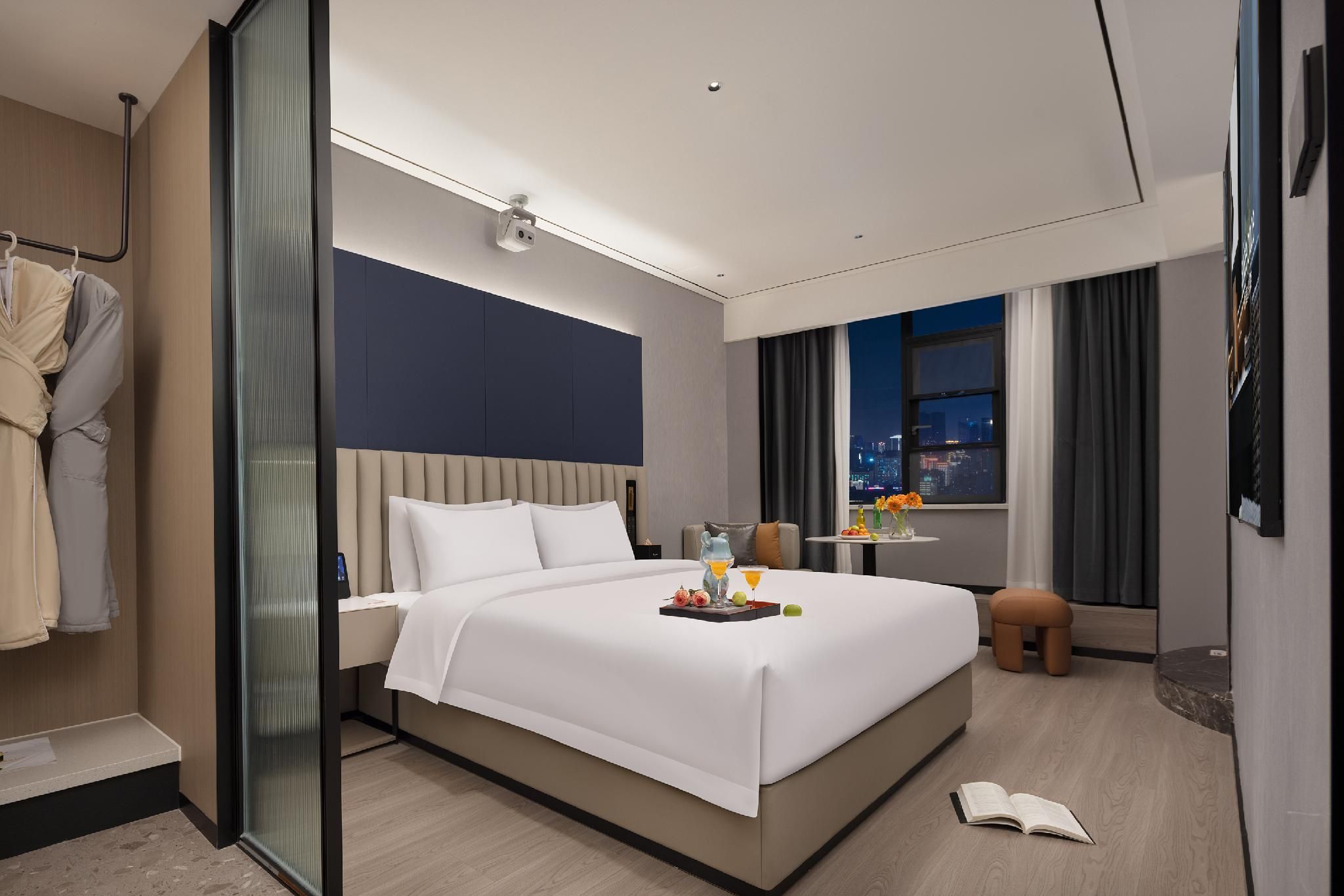 Huazhu - Deluxe Bed Room